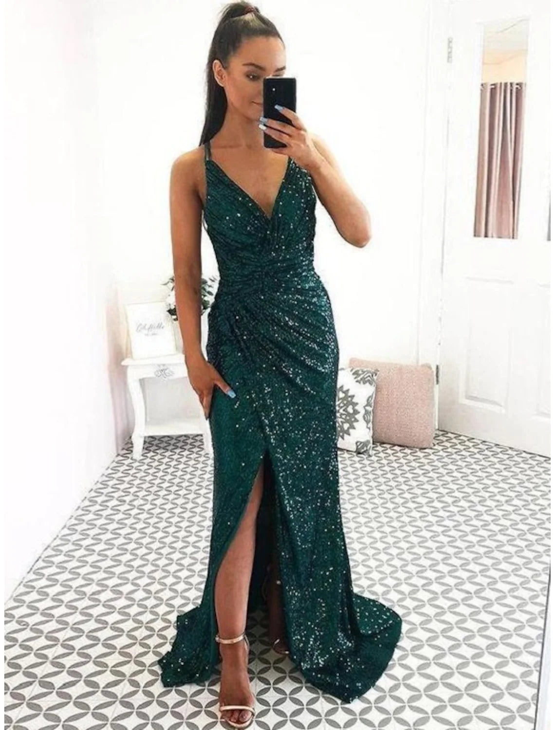 Women's Evening Wear Outfit Vibrant Femme Fashion Mermaid / Trumpet Sheath / Column Prom Dresses Sexy Dress Party Wear Sweep / Brush Train Sleeveless V Neck Sequined Backless with Sequin Slit