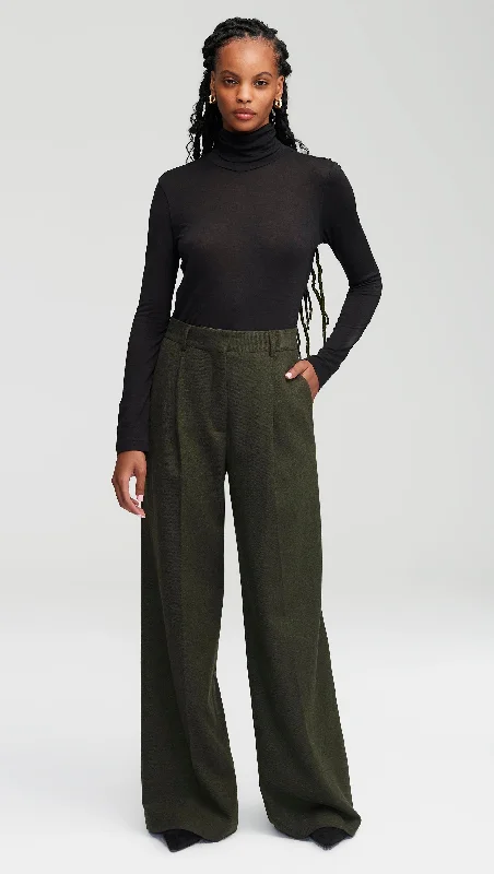 Women's High-Fashion Attire Feminine Allure Single Pleat Trouser in Wool Twill | Hunter