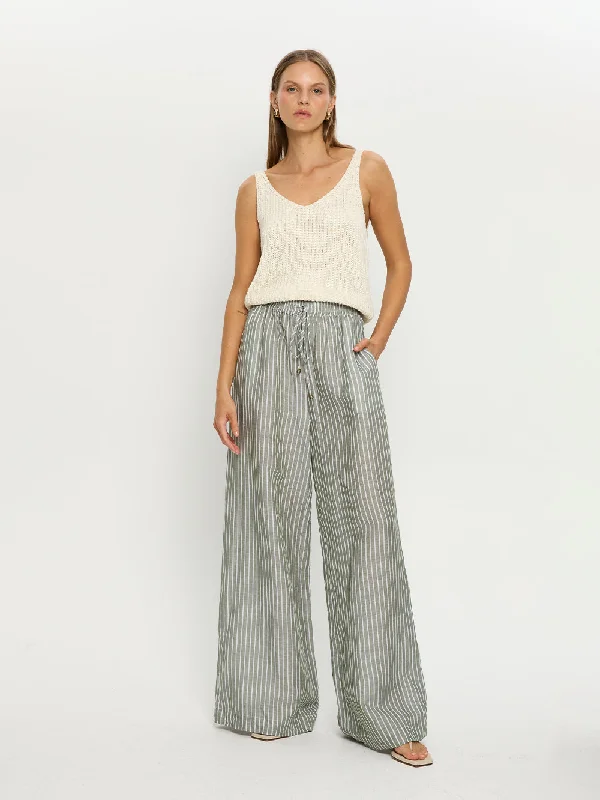 Modern Women's Outfit Playful Elegance Elara Pant