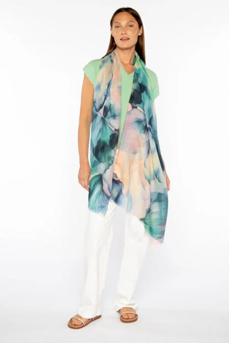 Fashion-Forward Women's Clothing Mid - Week Surprise Kinross Cashmere Femme Floral Print Scarf